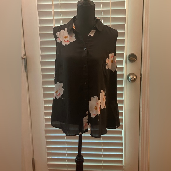 2/$15 Van Heusen sleeveless floral button‎ front blouse sleeveless top size L - Picture 2 of 10